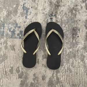 Havaianas two tone flip flops- size 35/36